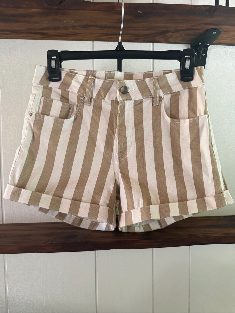 H&M Beige & White Striped Shorts - Size 4 *NWT